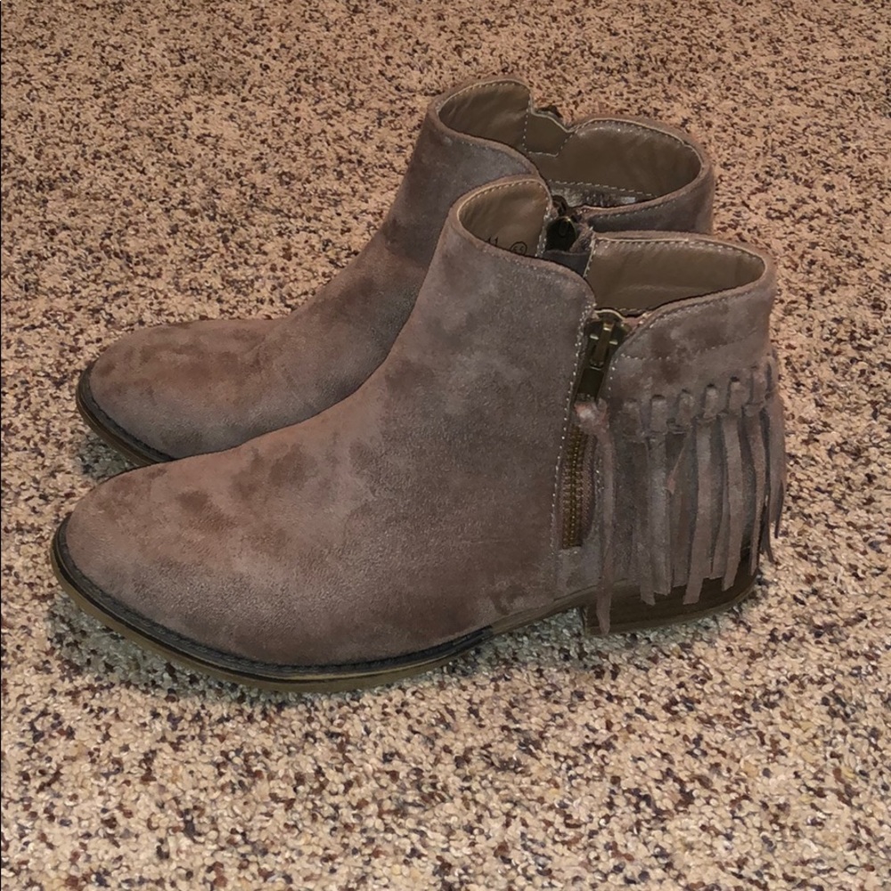 light brown/taupe booties size 5.5
